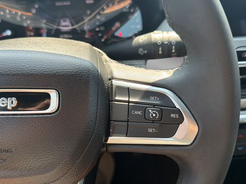 Used 2024 Jeep Compass Latitude AWD/4WD image 20
