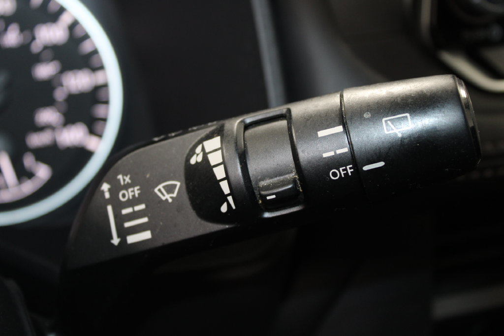 Used 2023 Nissan Rogue SV AWD/4WD image 34