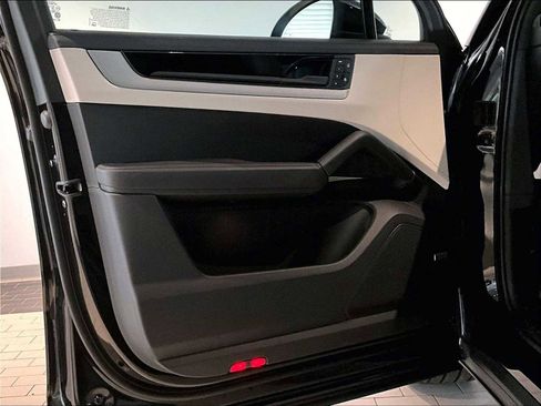 New 2026 Porsche Cayenne image 24