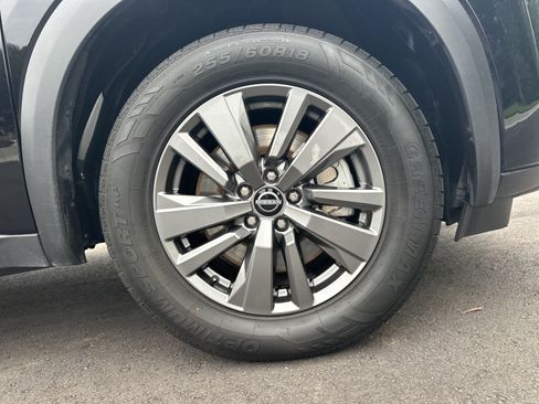 Used 2025 Nissan Pathfinder SV AWD/4WD image 13
