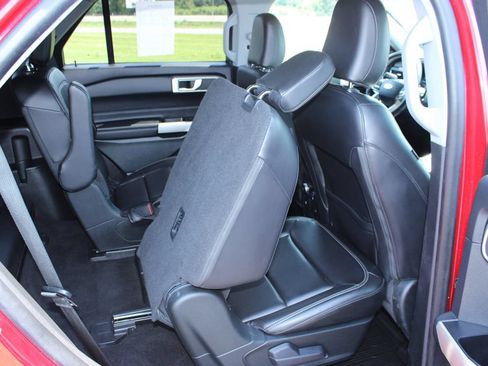 Used 2021 Ford Explorer XLT w/ Equipment Group 202A AWD/4WD image 22