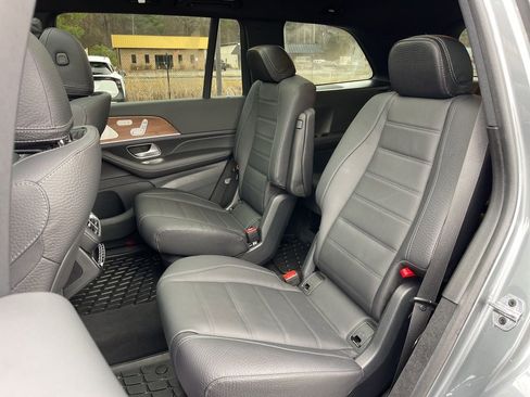 Used 2025 Mercedes-Benz GLS 580 4MATIC image 24