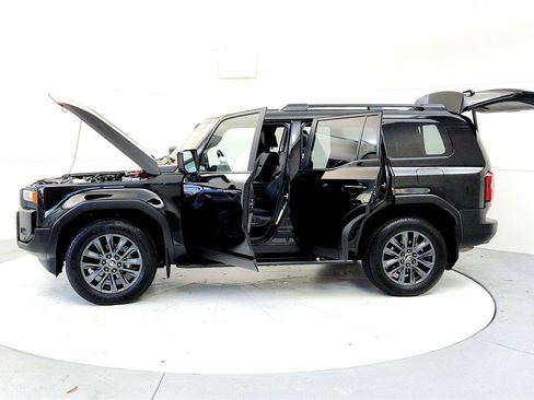 Used 2024 Toyota Land Cruiser image 10