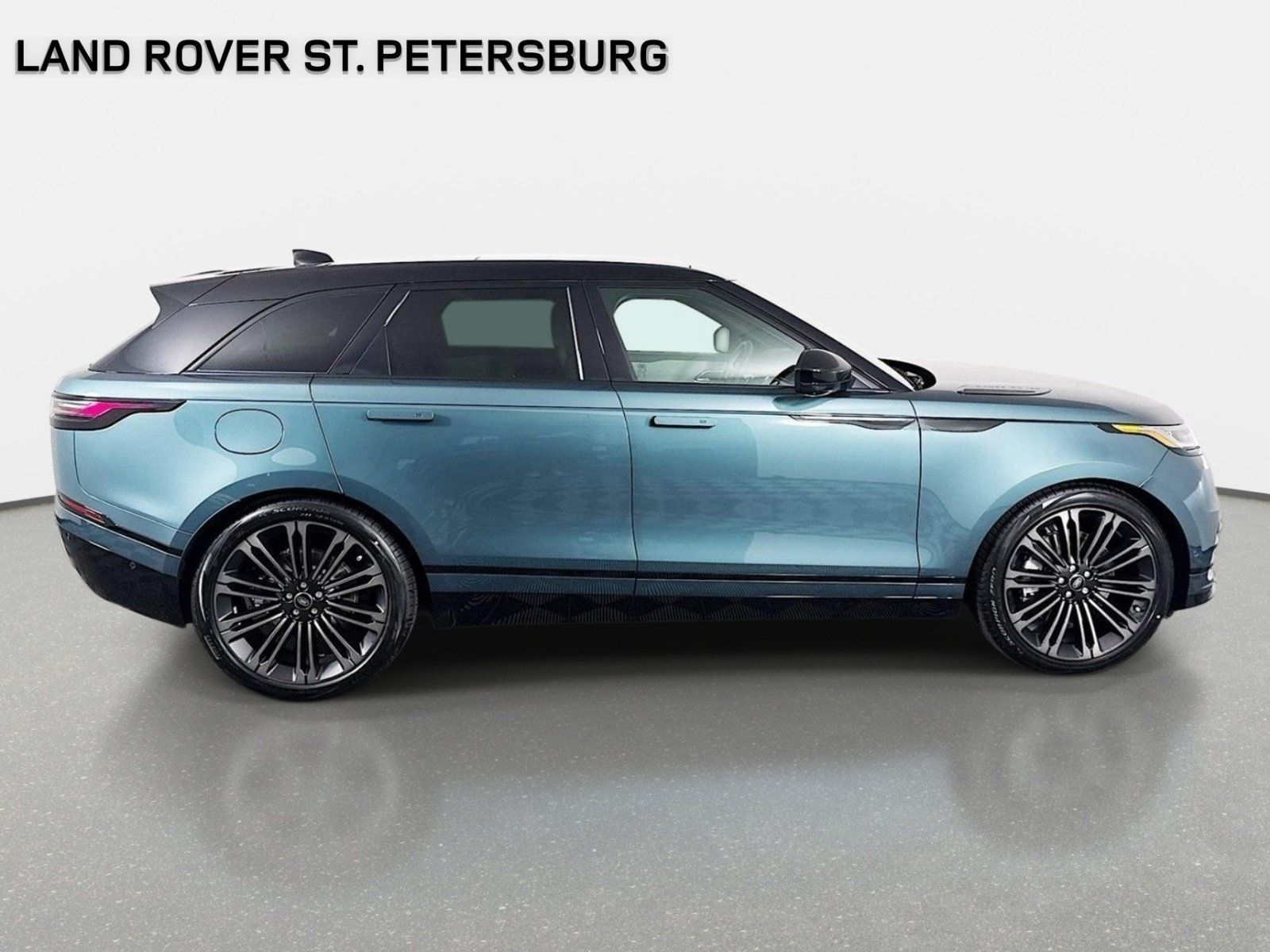 Used 2026 Land Rover Range Rover Velar Dynamic SE AWD/4WD image 4