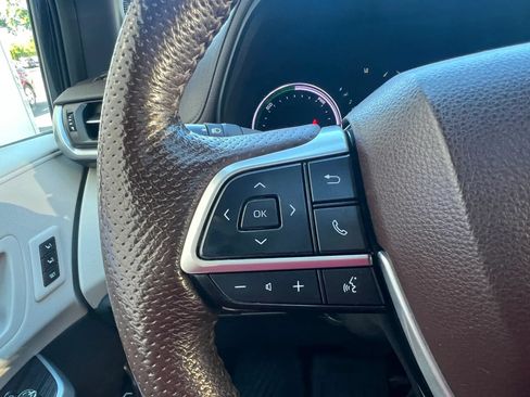 Used 2022 Toyota Sienna Platinum AWD/4WD image 23