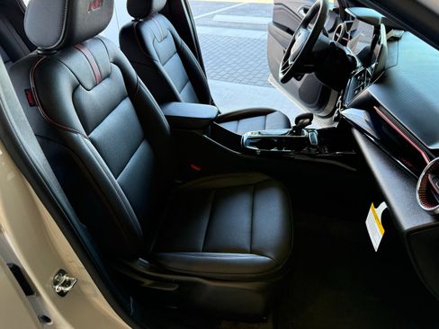 New 2026 Chevrolet Trax RS w/ Sunroof Package FWD image 31