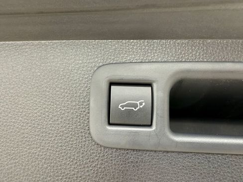 Used 2022 Toyota Highlander LE image 36