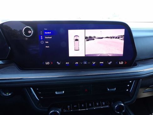Used 2025 Chevrolet Suburban Z71 AWD/4WD image 24
