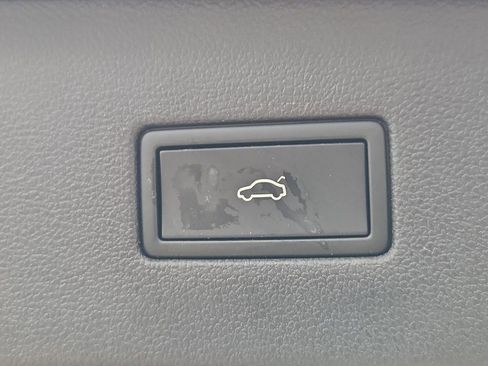 Used 2022 Volkswagen Tiguan SE R-Line image 18