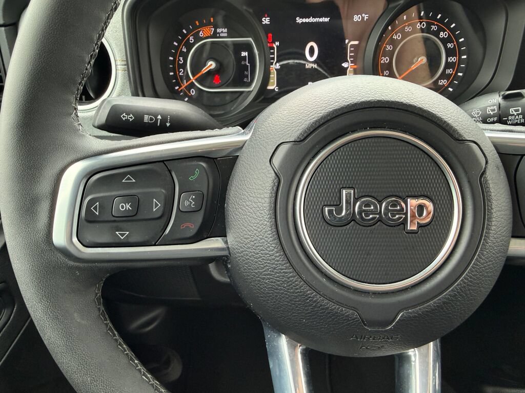 Used 2026 Jeep Wrangler Unlimited Sahara AWD/4WD image 15