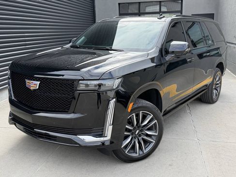 Used 2023 Cadillac Escalade ESV Sport Platinum w/ LPO, ONYX Package AWD/4WD image 2