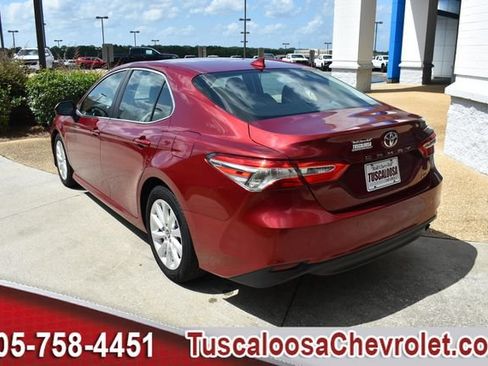 Used 2019 Toyota Camry LE FWD image 7