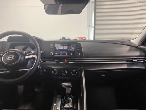 Used 2024 Hyundai Elantra SE image 20
