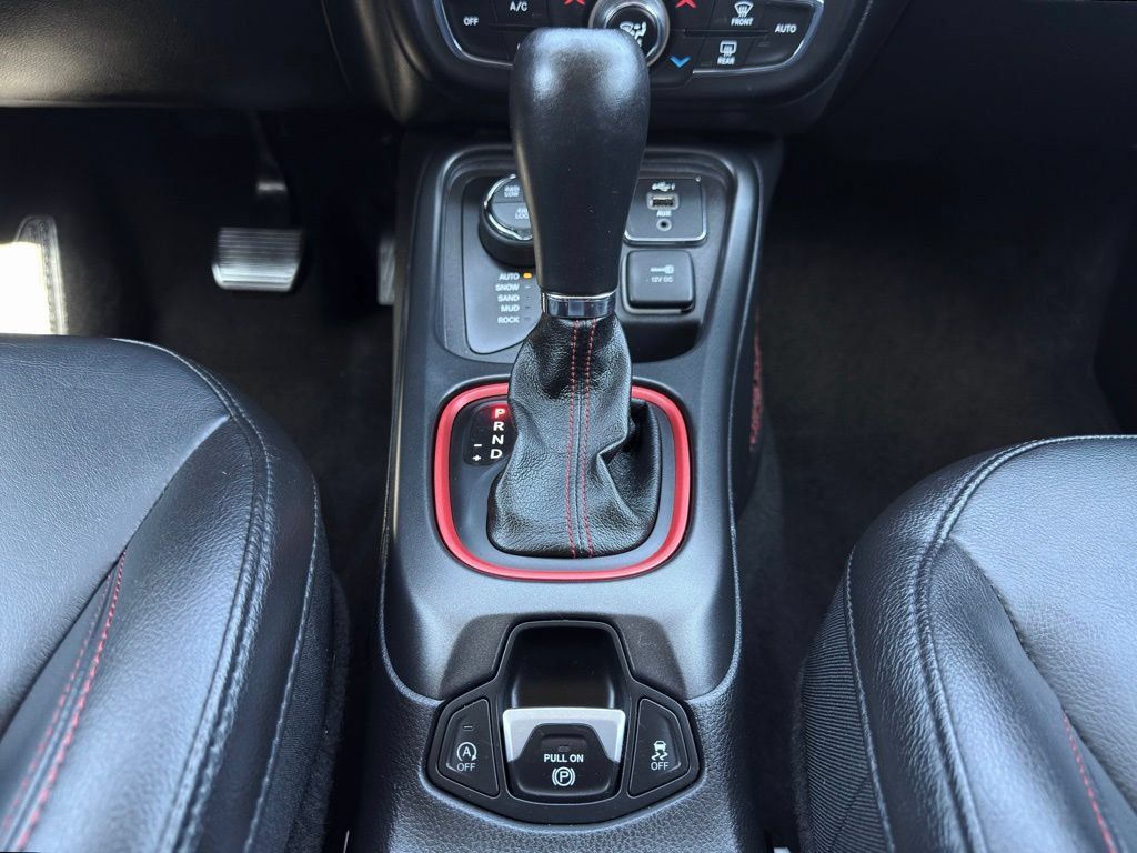 Used 2019 Jeep Compass Trailhawk AWD/4WD image 3