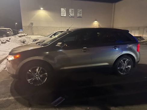 Used 2013 Ford Edge Limited w/ Driver Entry Pkg image 3