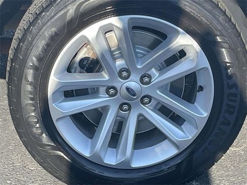 Used 2016 Ford Explorer XLT image 35