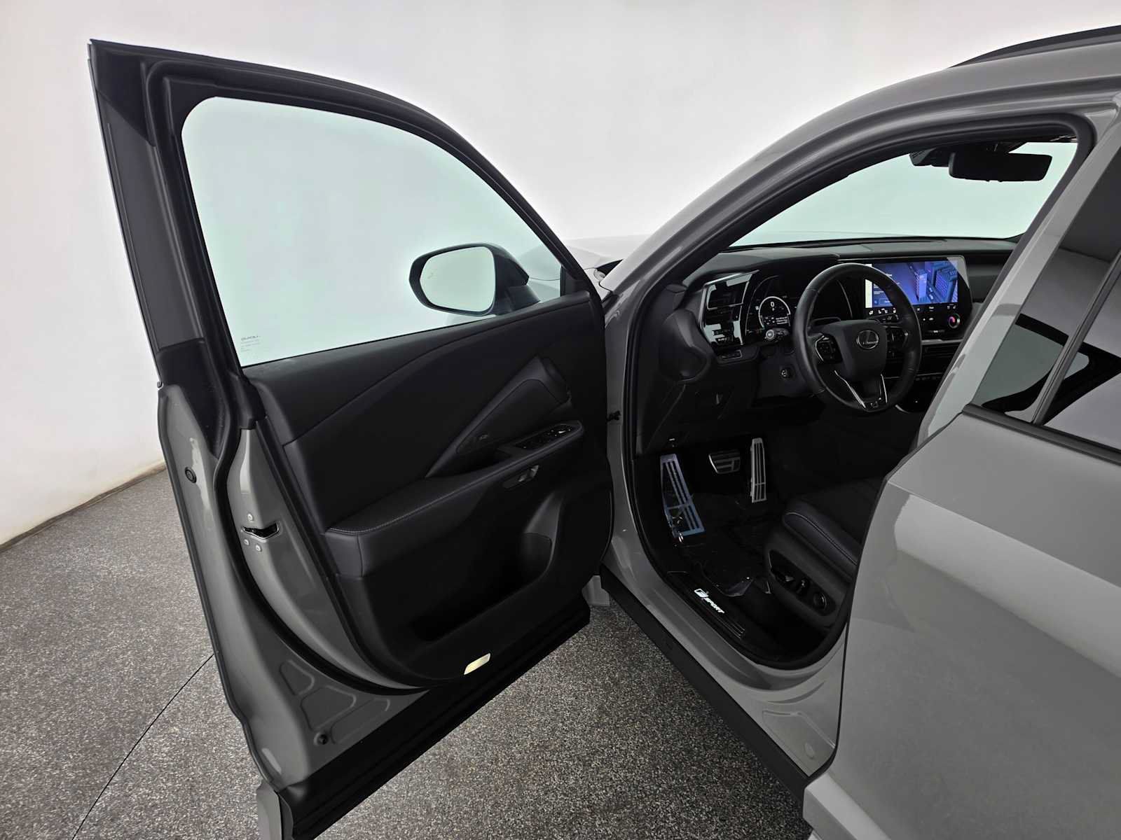 Used 2026 Lexus TX 500h AWD w/ Technology Package image 21