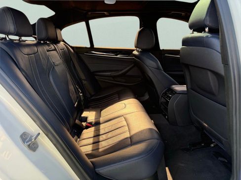 Used 2018 BMW 530i xDrive image 12