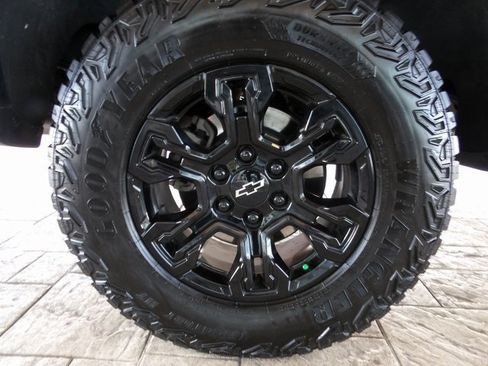 Used 2023 Chevrolet Silverado 1500 ZR2 w/ Technology Package image 12