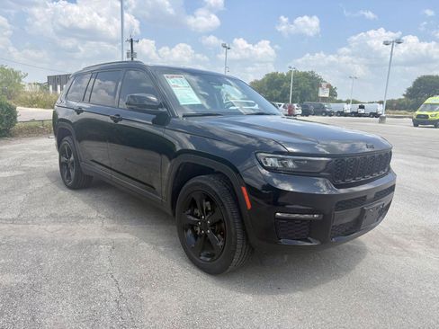 Used 2022 Jeep Grand Cherokee L Limited w/ Black Appearance Package RWD image 11