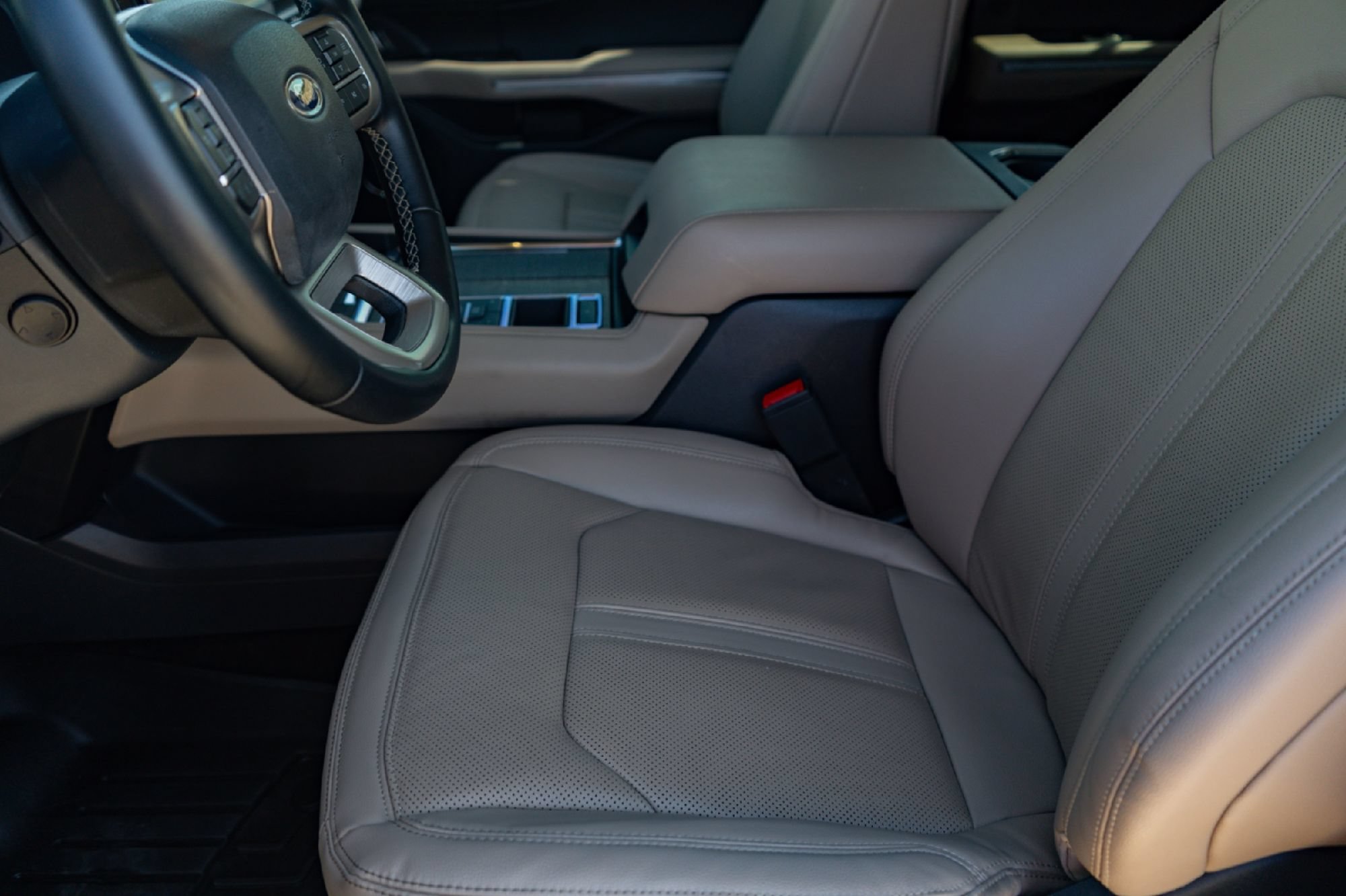 Used 2022 Ford Expedition Limited RWD image 9