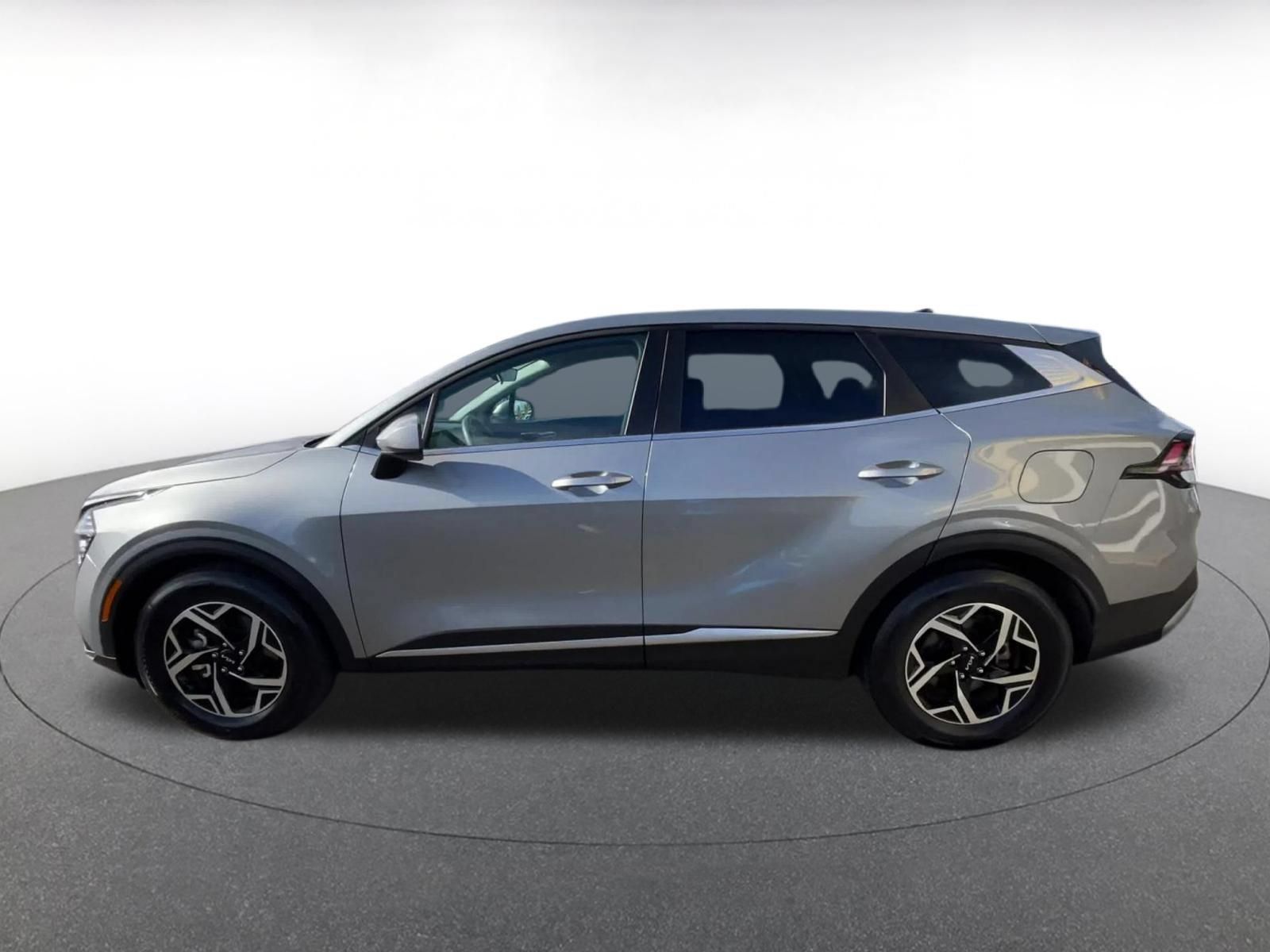 Used 2025 Kia Sportage LX FWD image 8