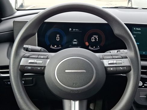 Used 2025 Hyundai Santa Cruz SE AWD/4WD image 19