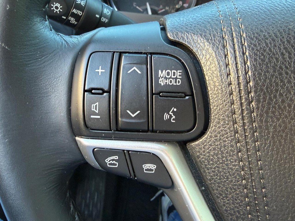 Used 2015 Toyota Highlander Plus AWD/4WD image 18