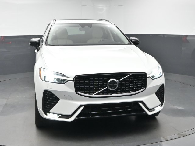 Used 2024 Volvo XC60 B5 Plus w/ Protection Package Premier AWD/4WD image 2