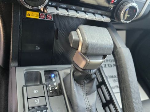 Used 2024 Toyota Tacoma Limited w/ Limited Package (LT) image 17