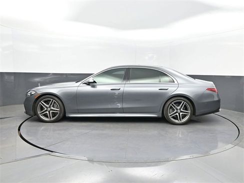 Used 2021 Mercedes-Benz S 580 4MATIC Sedan image 2