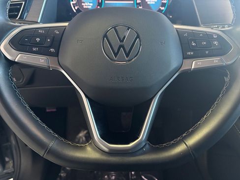 Used 2025 Volkswagen Atlas Cross Sport SE image 32