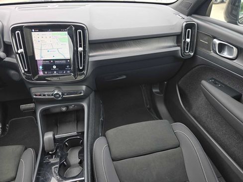 Certified 2023 Volvo C40 P8 Recharge Ultimate w/ Protection Package Premier AWD/4WD image 19