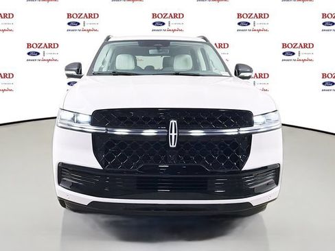 New 2026 Lincoln Navigator Reserve w/ Jet Appearance Package AWD/4WD image 2