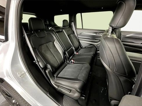 New 2025 Jeep Grand Cherokee L Altitude image 10