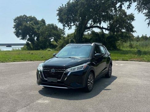 Used 2024 Nissan Kicks SV FWD image 2