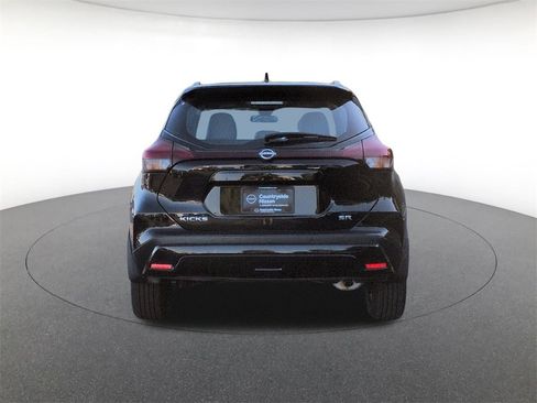 Used 2024 Nissan Kicks SR w/ SR Premium Package image 6