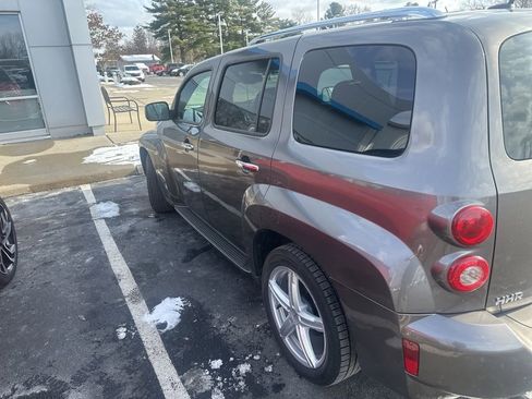 Certified 2011 Chevrolet HHR LT w/ LT Preferred Equipment Group image 3