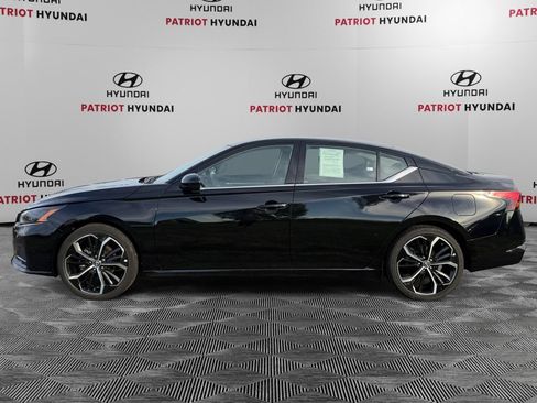 Used 2024 Nissan Altima 2.5 SR w/ SR Premium Package FWD image 6