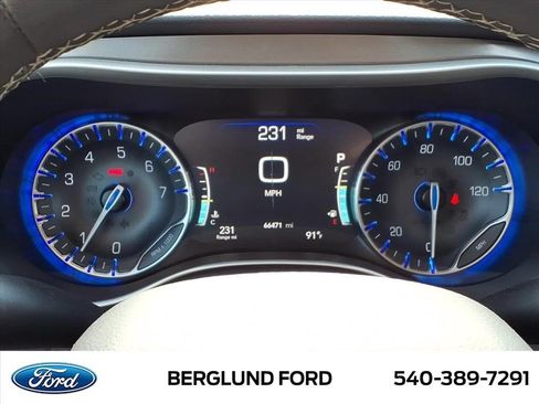 Used 2023 Chrysler Pacifica Touring-L FWD image 22