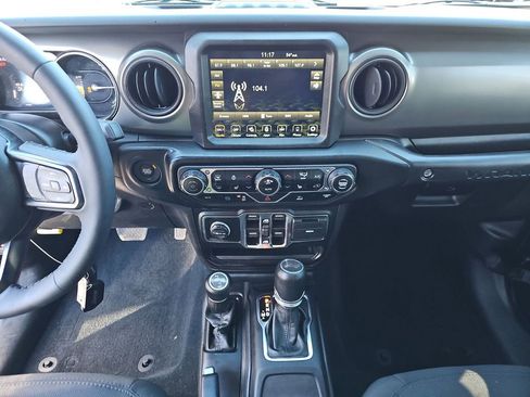 Used 2023 Jeep Wrangler Unlimited w/ Cold Weather Group image 6