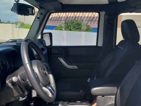 Used 2017 Jeep Wrangler Unlimited Rubicon AWD/4WD image 17