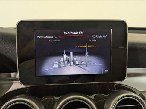 Used 2017 Mercedes-Benz GLC 300 4MATIC image 29