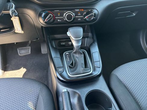 Used 2025 Kia Soul LX w/ LX Technology Package FWD image 39
