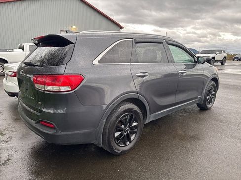 Used 2016 Kia Sorento LX w/ LX Convenience Package image 6