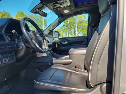 Used 2021 Chevrolet Tahoe Premier w/ Premium Package image 12