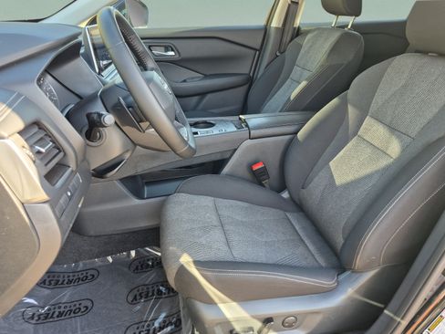 Certified 2026 Nissan Rogue SV FWD image 21