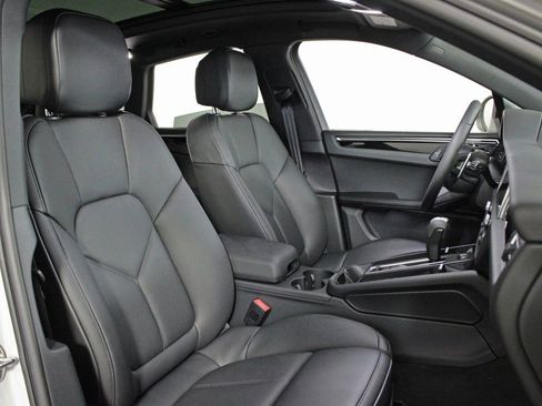 Certified 2026 Porsche Macan image 37