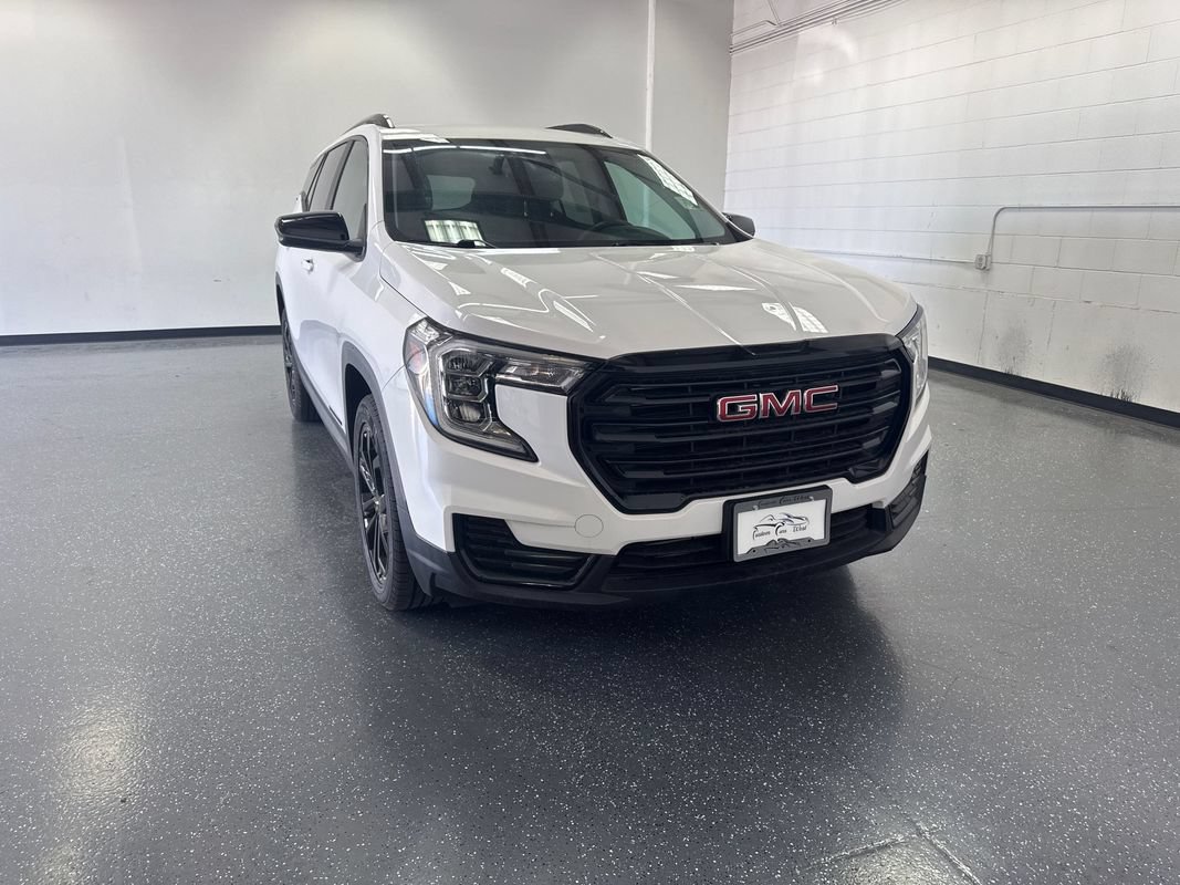 Used 2022 GMC Terrain SLE w/ Driver Convenience Package AWD/4WD image 1