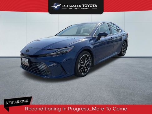 Used 2025 Toyota Camry XLE image 1